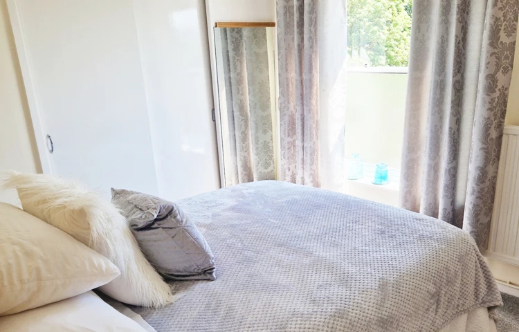 Bright, Beautiful Resident Bedroom At Ivy House