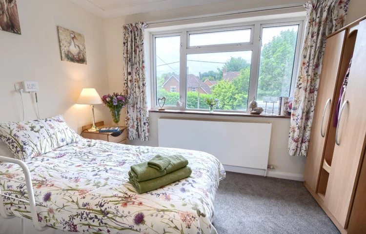 Pratt House bedroom with en-suite shower room