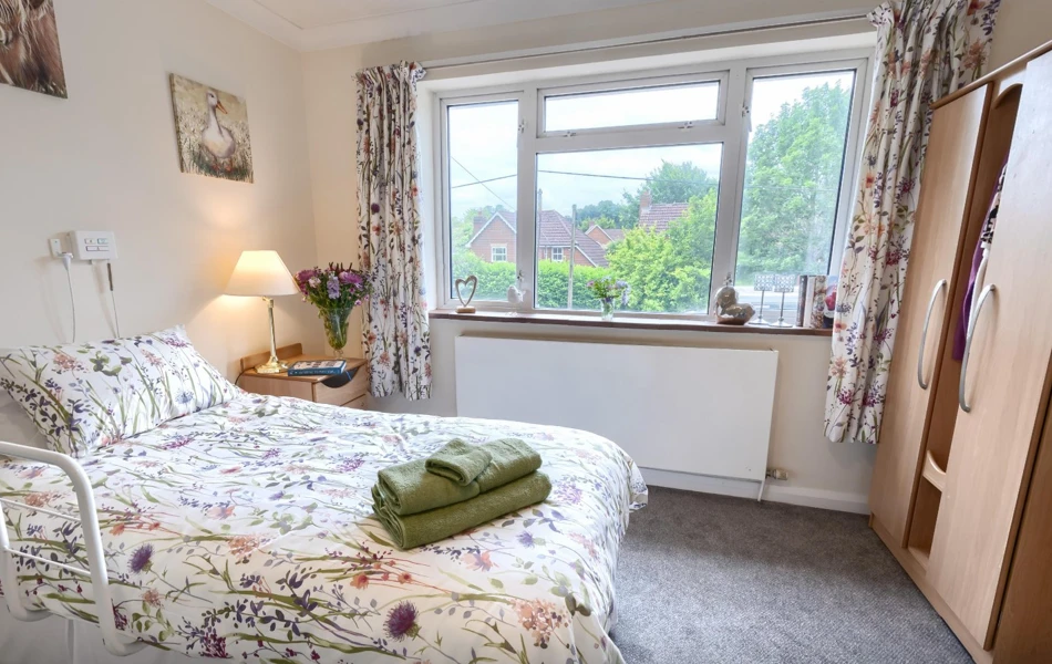 Pratt House bedroom with en-suite shower room