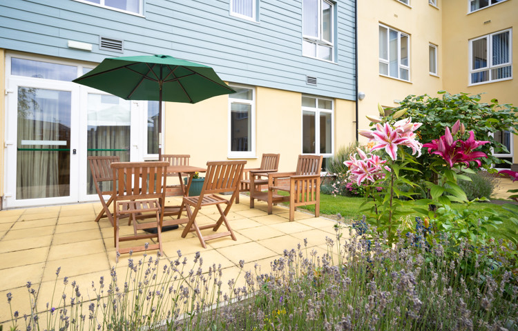 Garden and outside patio seating area at Hope Bank View