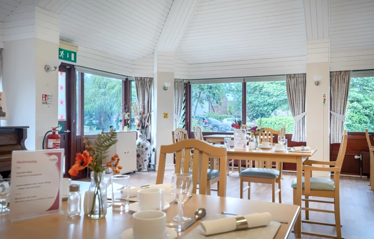 Halcyon House resident dining room