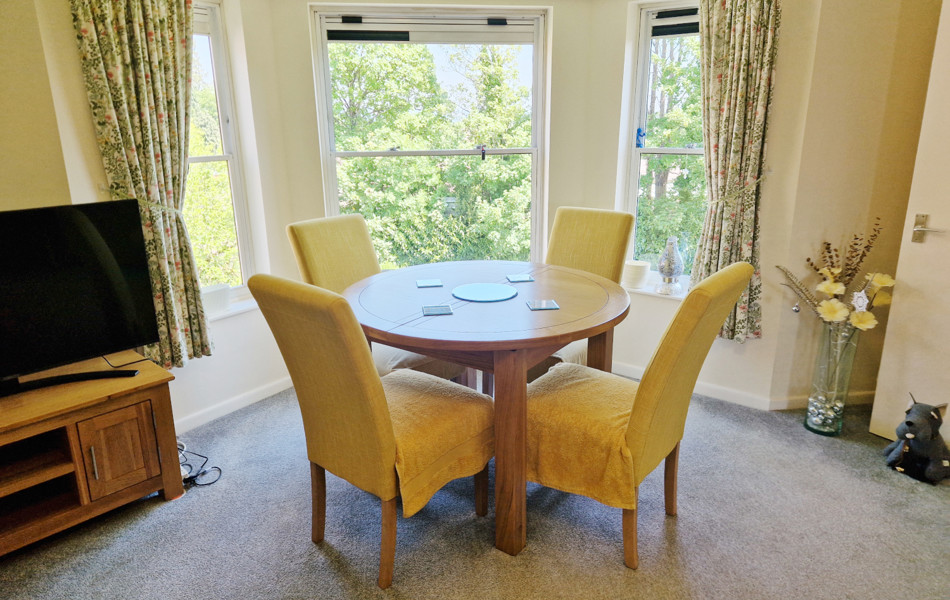 Communal Dining Area Overlooking The Beautiful Gardens At Ivy House