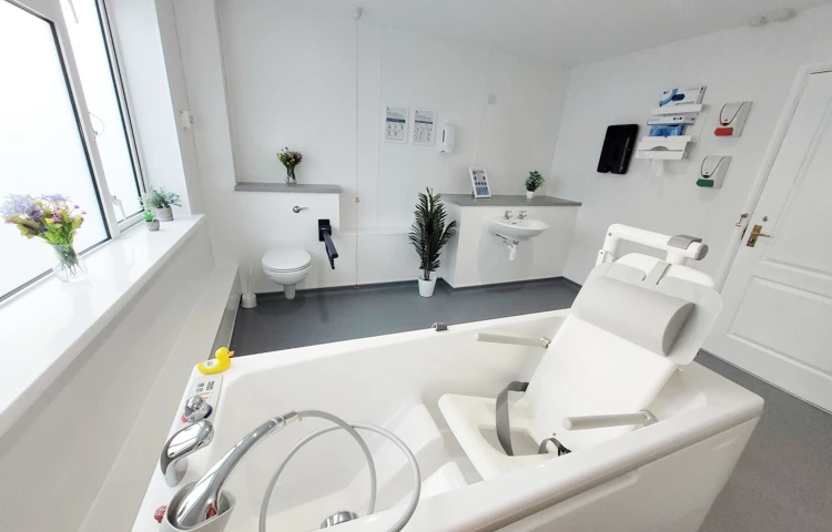 Bright And Modern Assisted Bathroom At Pratt House