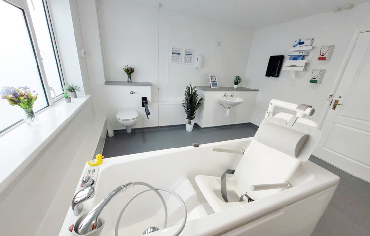 Bright And Modern Assisted Bathroom At Pratt House