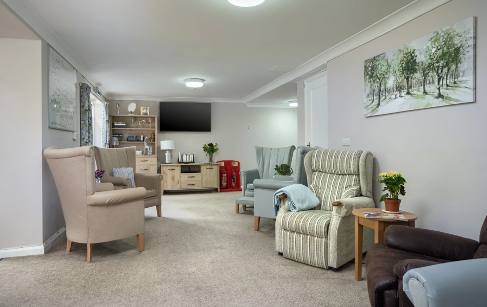 Pratt House lounge in brightly lit room with seating and TV