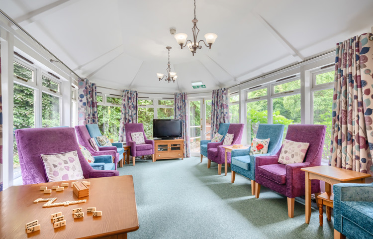 communal-dining-room-with-ample-seating-at-middleton-house.jpg