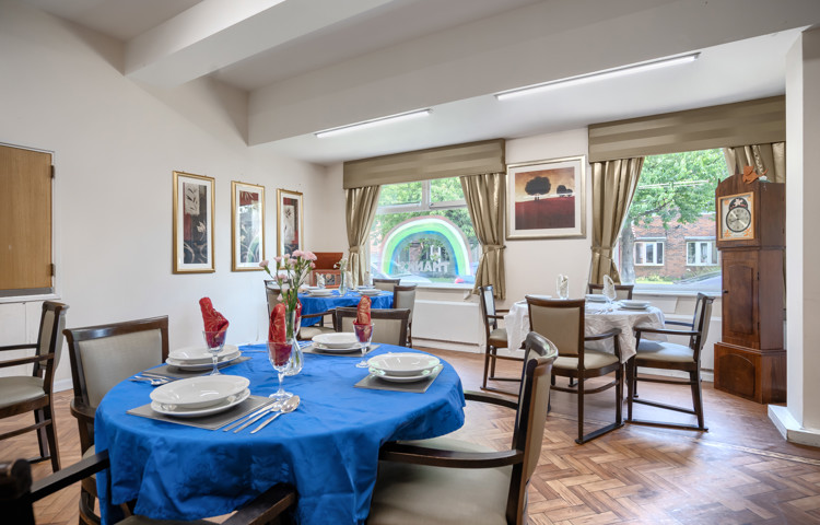 Resident dining room at Downing House with table and chairs